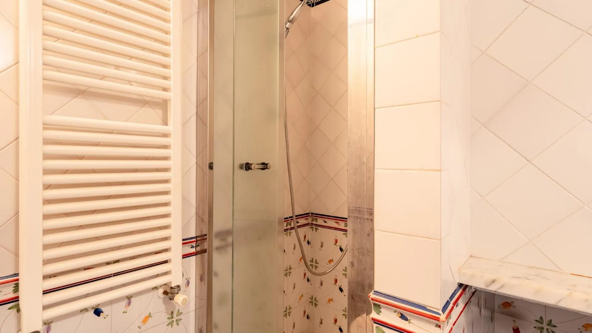 Romantic Suite Near Pisa Lucca Bientina 0*,